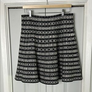 CYNTHIA ROWLEY Black and White Patterned A-Line Women's knit Skirt Knee length.